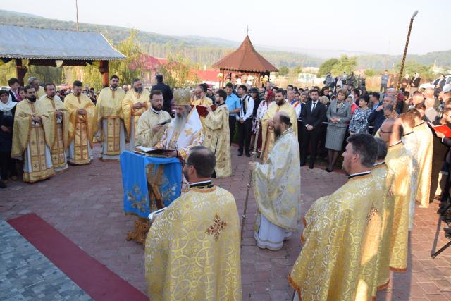 Sfințire de biserică la Balta Arsă (Galerie foto)