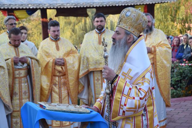 Sfințire de biserică la Balta Arsă (Galerie foto)