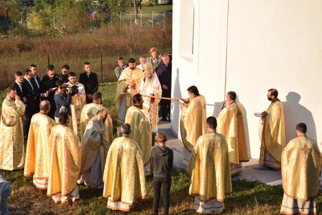 Sfințire de biserică la Balta Arsă (Galerie foto)