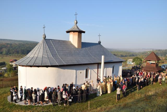 Sfințire de biserică la Balta Arsă (Galerie foto)