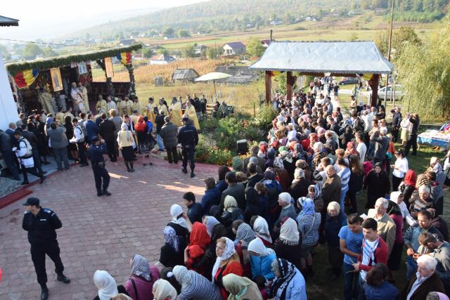Sfințire de biserică la Balta Arsă (Galerie foto)