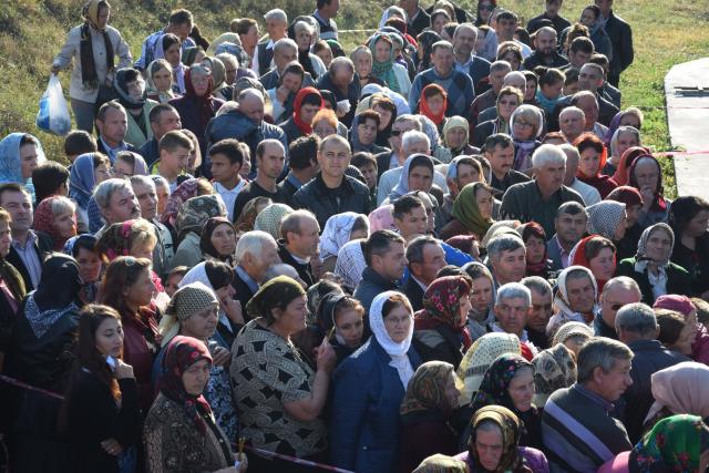 Sfințire de biserică la Balta Arsă (Galerie foto)