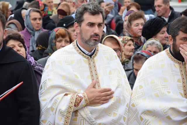 O nouă biserică închinată Sfintei Cuvioase Parascheva, sfințită de IPS Părinte Mitropolit Teofan