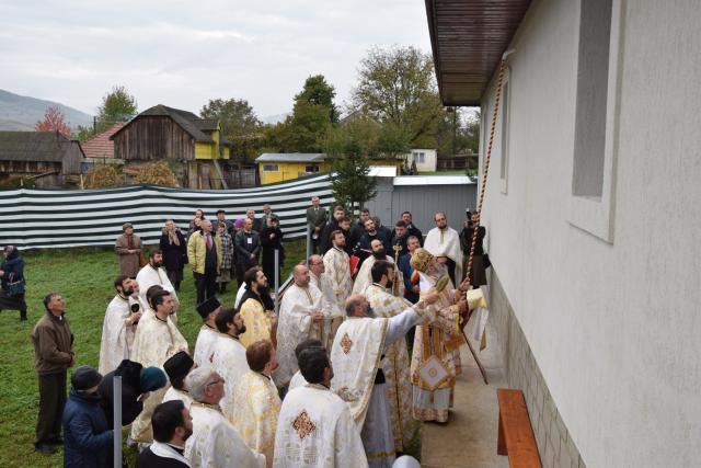 O nouă biserică închinată Sfintei Cuvioase Parascheva, sfințită de IPS Părinte Mitropolit Teofan