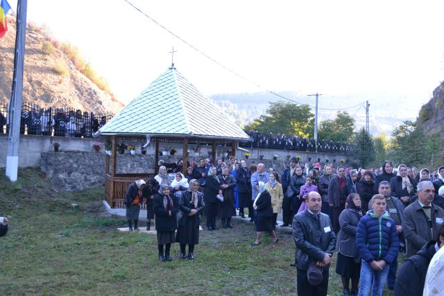 Sfințire de biserică la Piatra Șoimului, după 16 ani de lucrări
