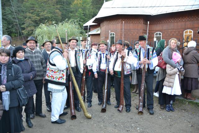 Sfințire de biserică la Piatra Șoimului, după 16 ani de lucrări