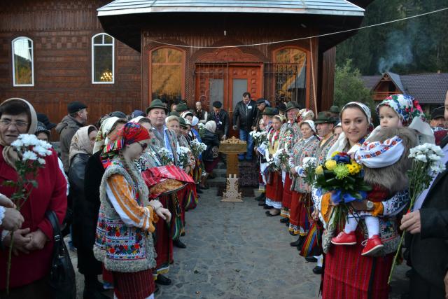 Sfințire de biserică la Piatra Șoimului, după 16 ani de lucrări