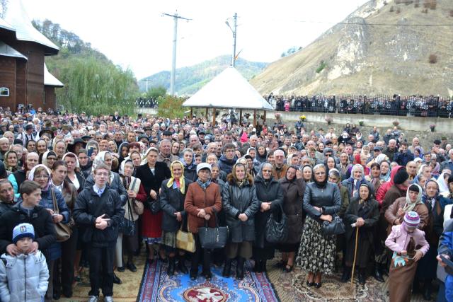 Sfințire de biserică la Piatra Șoimului, după 16 ani de lucrări