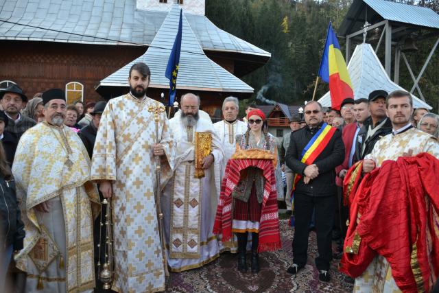 Sfințire de biserică la Piatra Șoimului, după 16 ani de lucrări