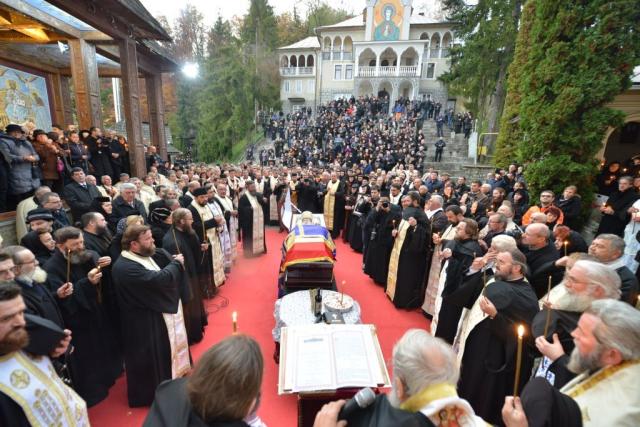 Î.P.S. Justinian Chira a fost înmormântat la Mănăstirea Rohia