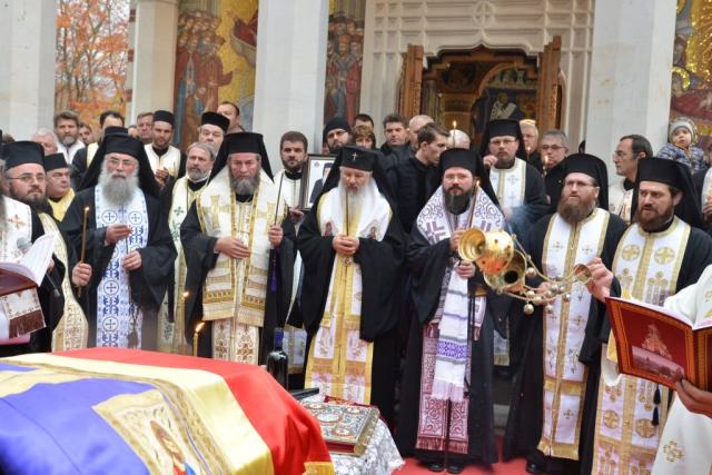 Î.P.S. Justinian Chira a fost înmormântat la Mănăstirea Rohia