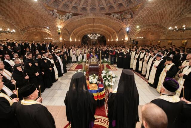 Trupul neînsufleţit al ÎPS Justinian a fost depus la Catedrala din Baia Mare
