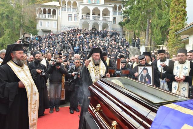 Î.P.S. Justinian Chira a fost înmormântat la Mănăstirea Rohia
