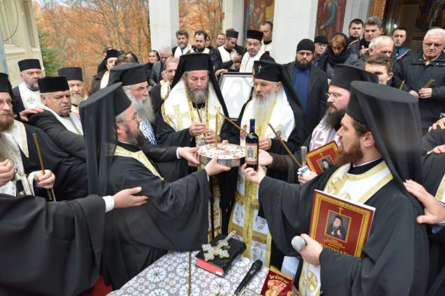 Î.P.S. Justinian Chira a fost înmormântat la Mănăstirea Rohia