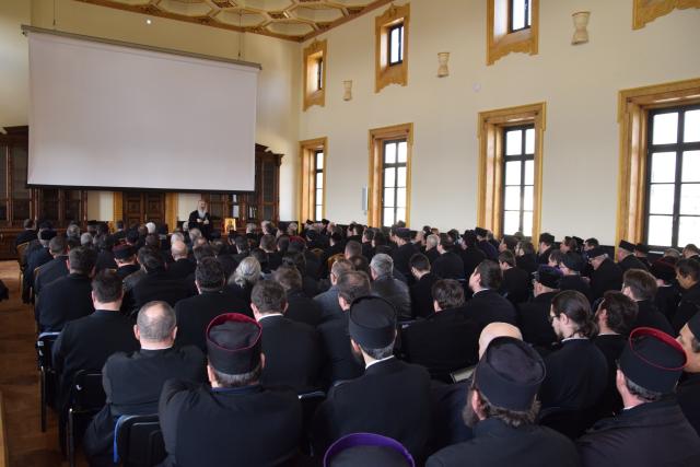 S-au reunit în conferinţă semestrială preoţii din protopopiatele Paşcani şi Hârlău