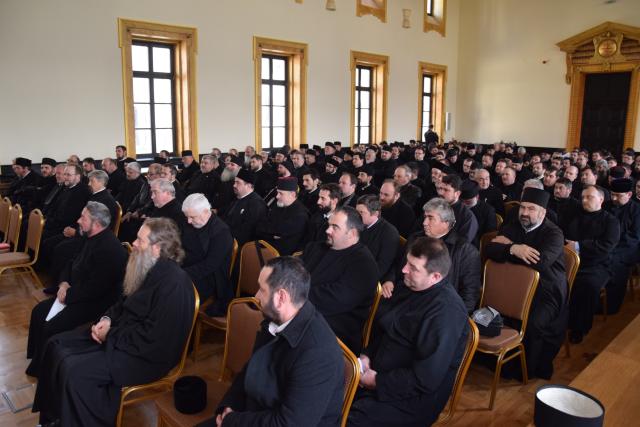 S-au reunit în conferinţă semestrială preoţii din protopopiatele Paşcani şi Hârlău