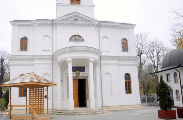 Biserica „Sfânta Ecaterina” din Capitală îşi sărbătoreşte ocrotitoarea