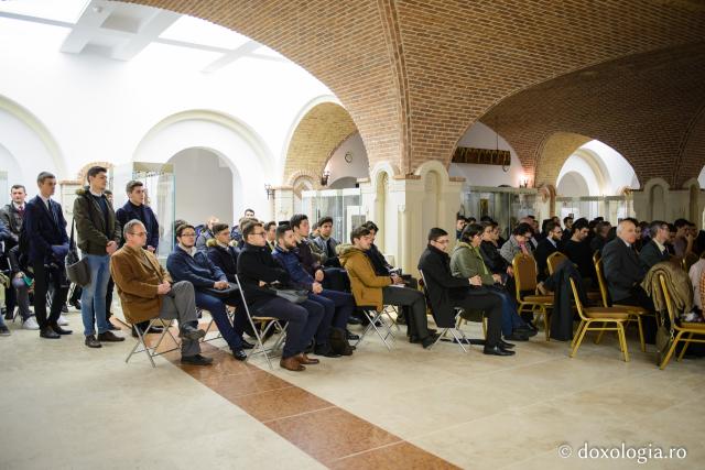 Colocviu la Iași: „O dată cu limba românească s-a învățat și credința ortodoxă”
