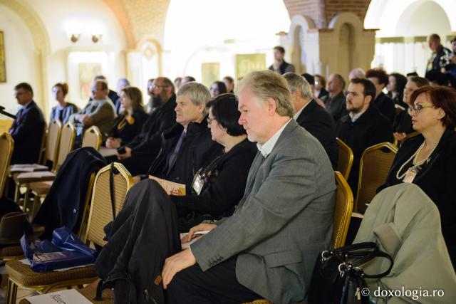 Colocviu la Iași: „O dată cu limba românească s-a învățat și credința ortodoxă”