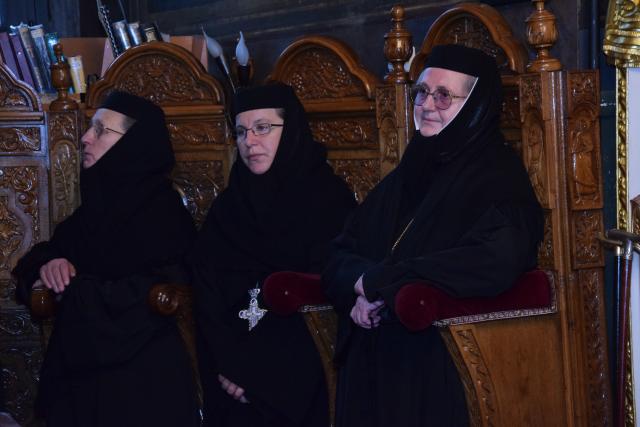 Sfinții Arhangheli, sărbătoriți prin Liturghie arhierească la Mănăstirea Agapia