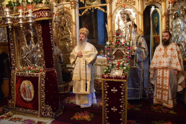 Sfinții Arhangheli, sărbătoriți prin Liturghie arhierească la Mănăstirea Agapia