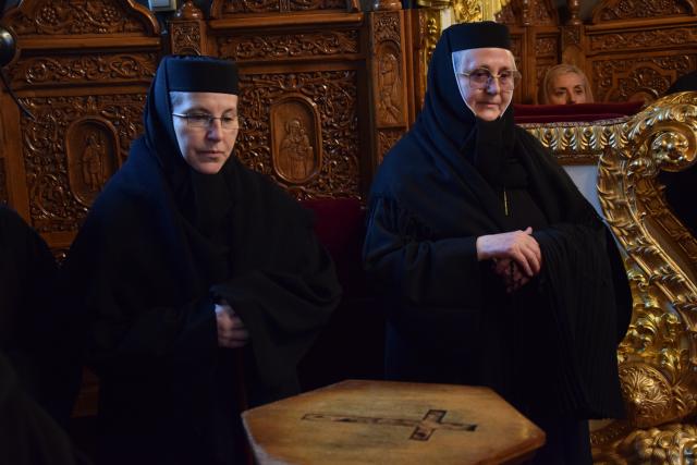 Sfinții Arhangheli, sărbătoriți prin Liturghie arhierească la Mănăstirea Agapia