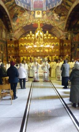 Doi ierarhi au slujit la Catedrala mitropolitană din Nürnberg de sărbătoarea Intrarea în Biserică a Maicii Domnului