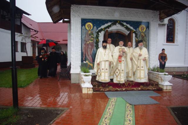 Liturghie arhierească la Târgu Neamţ