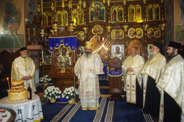 Liturghie arhierească la Târgu Neamţ