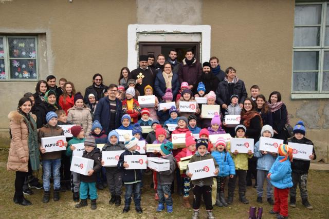 Proiectele Colegiului „Sfântul Nicolae” în Piscu Rusului: renovarea școlii și încălțăminte de iarnă pentru 43 de copii