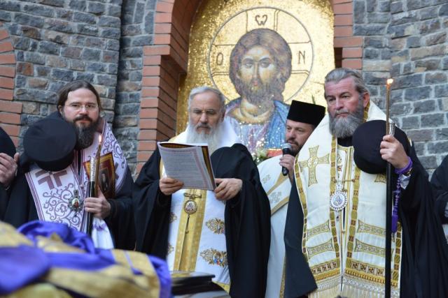 Î.P.S. Justinian Chira a fost înmormântat la Mănăstirea Rohia