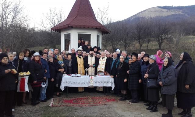 Troiţă închinată Sfinţilor Arhangheli, în Parohia Viişoara