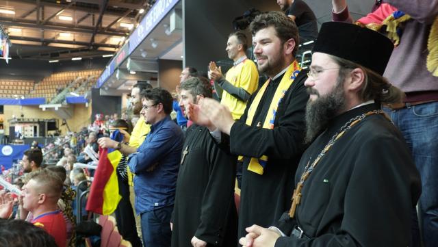 Episcopul ortodox român al Europei de Nord, alături de Echipa Națională de Handbal Feminin a României