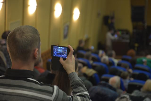 Concert de colinde la Piatra Neamț: „Putem să-L descoperim pe Hristos inclusiv prin intermediul colindelor”