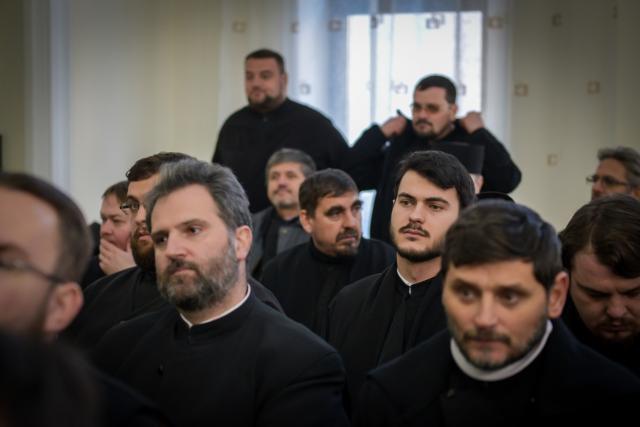 Conferință preoțească la Botoșani: „Dumnezeu să ne dăruiască putere să sesizăm darurile Sfântului Duh“