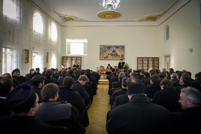 Conferință preoțească la Botoșani: „Dumnezeu să ne dăruiască putere să sesizăm darurile Sfântului Duh“