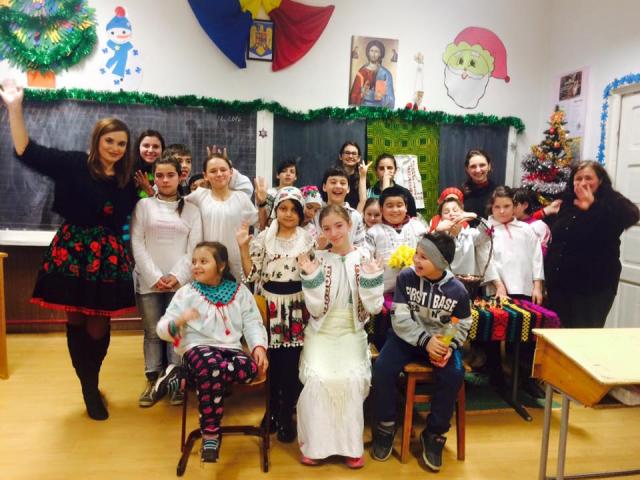 „Arta cusutului“ pentru copiii centrului de zi al Fundaţiei „Episcop Melchisedec“