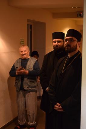 Colinde şi daruri la Căminul „Sfinţii Împăraţi Constantin şi Elena“ - Bucium