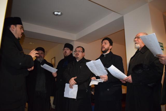 Colinde şi daruri la Căminul „Sfinţii Împăraţi Constantin şi Elena“ - Bucium