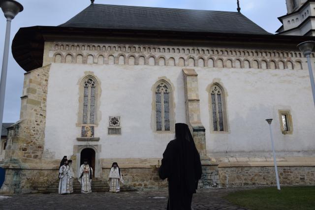 Două hirotonii și o hirotesie întru duhovnic, la Mănăstirea Bistrița
