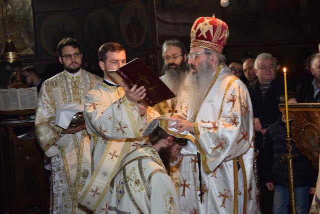 Două hirotonii și o hirotesie întru duhovnic, la Mănăstirea Bistrița