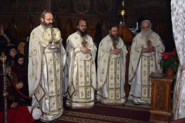 Două hirotonii și o hirotesie întru duhovnic, la Mănăstirea Bistrița