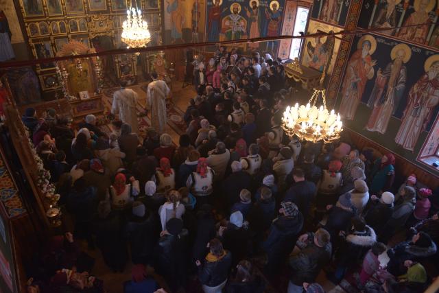IPS Mitropolit Teofan, la Pleşani: „Smerenia îl ridică pe om în faţa lui Dumnezeu“