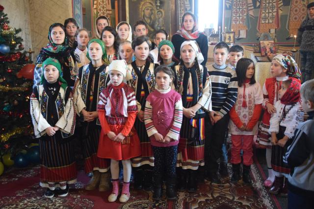 Sfântul Ierarh Nicolae le-a adus daruri copiilor din Parohia Coştiugeni