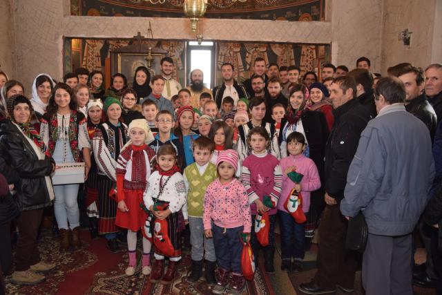 Sfântul Ierarh Nicolae le-a adus daruri copiilor din Parohia Coştiugeni