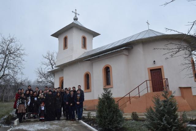 Sfântul Ierarh Nicolae le-a adus daruri copiilor din Parohia Coştiugeni