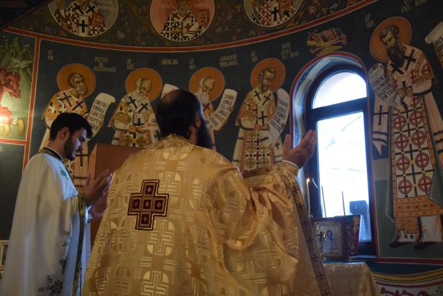 Sfântul Ierarh Nicolae le-a adus daruri copiilor din Parohia Coştiugeni