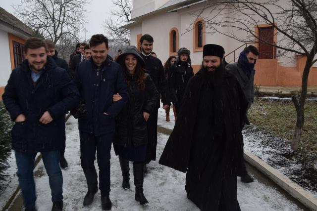 Sfântul Ierarh Nicolae le-a adus daruri copiilor din Parohia Coştiugeni