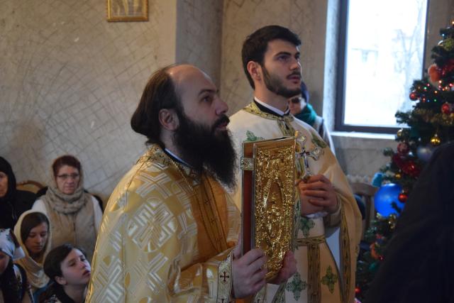 Sfântul Ierarh Nicolae le-a adus daruri copiilor din Parohia Coştiugeni