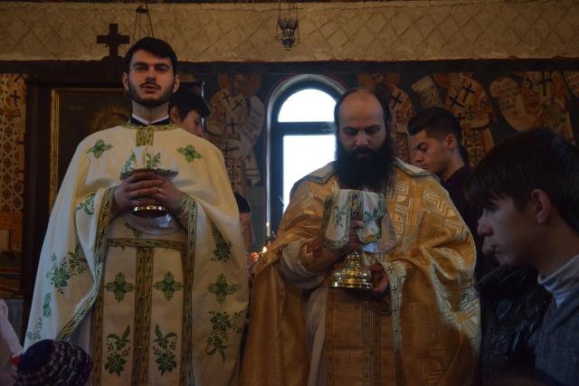 Sfântul Ierarh Nicolae le-a adus daruri copiilor din Parohia Coştiugeni